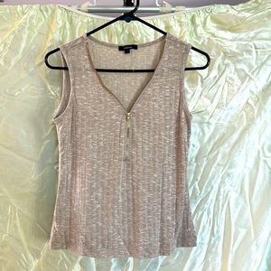 Brand new top, fancy zipper